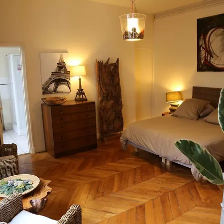 A In Bed & Breakfast *