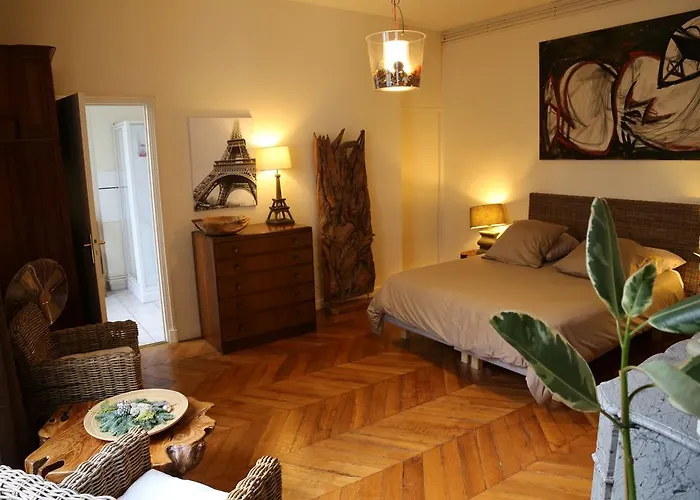 A In Bed & Breakfast *