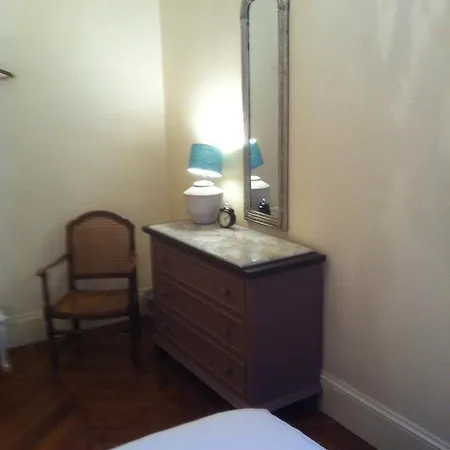 A In Bed & Breakfast *